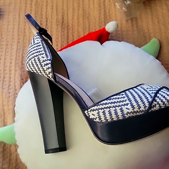 Heels - Picture 1 of 4